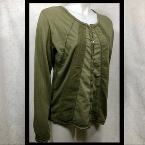 🐑 Woolrich Warm Olive Green Top 🐑